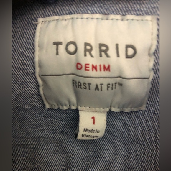 torrid Light Denim Button-Up Short Jean Jacket First at Fit Cut #38 with pockets - Picture 10 of 12